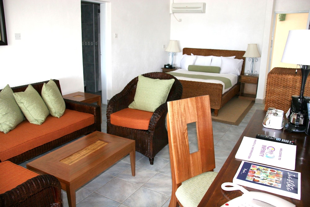 Standard Room, Pool View (Land Side)