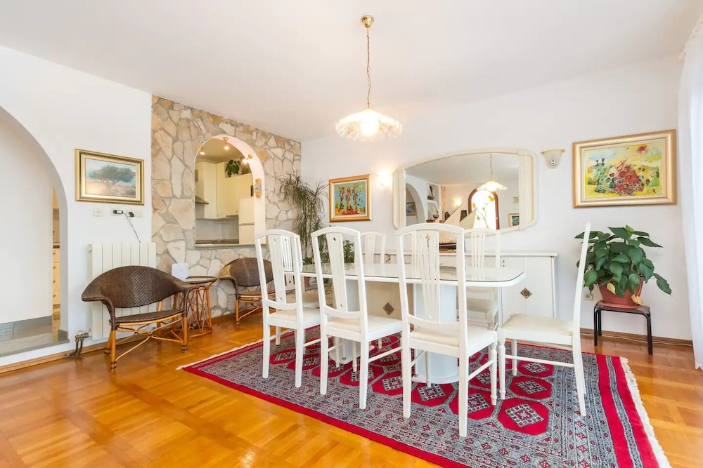 Apartment (Sea Front - With Pool - H(15+2))
