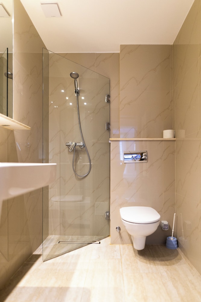 Deluxe Room - Photo 11