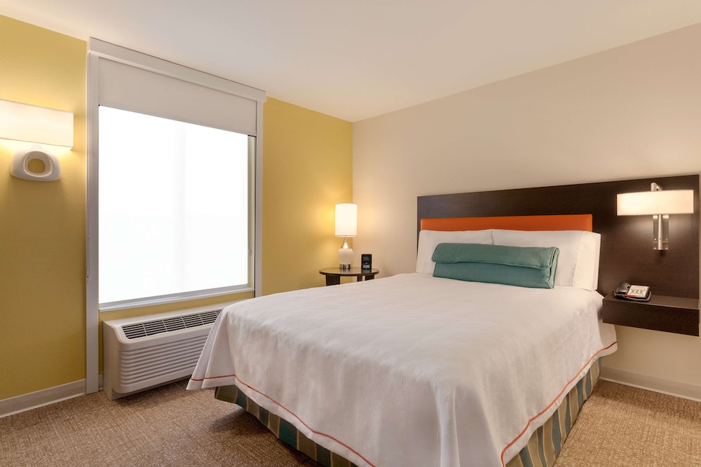 Studio, 1 Queen Bed, Accessible, Bathtub photo 2