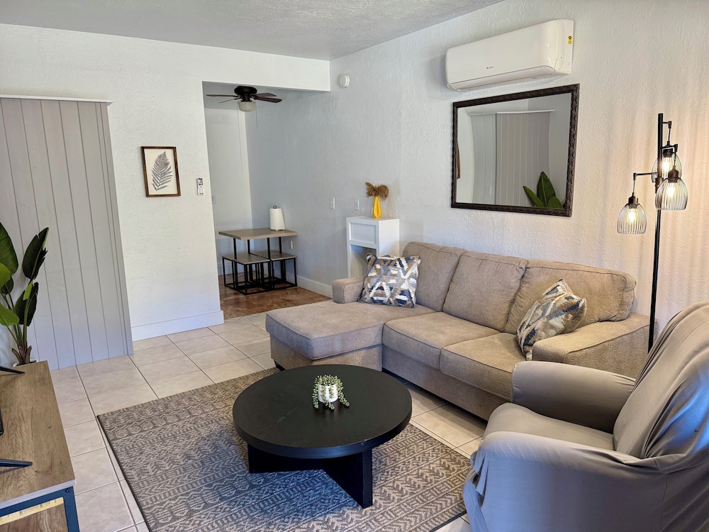 Deluxe Duplex, Courtyard View