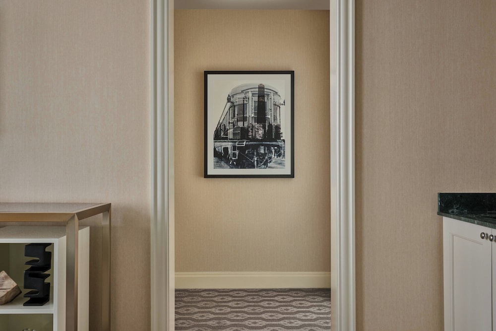 Suite, 1 Bedroom - Photo 2