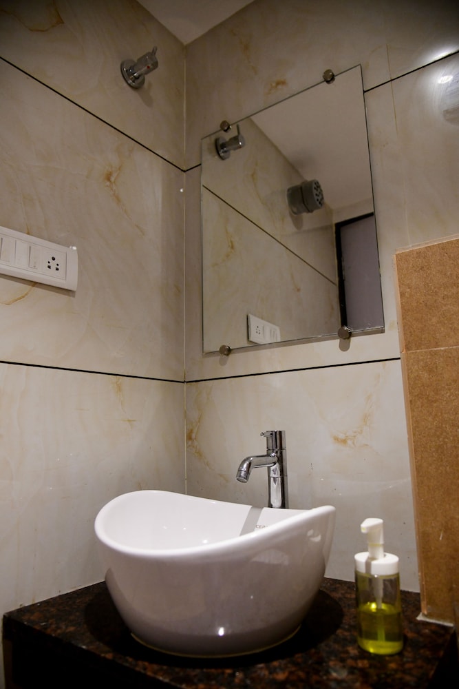 Deluxe Room - Photo 4