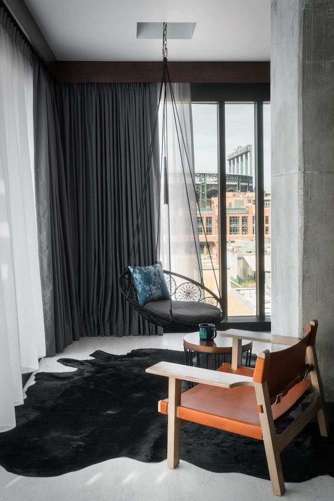 Suite (Maker's)