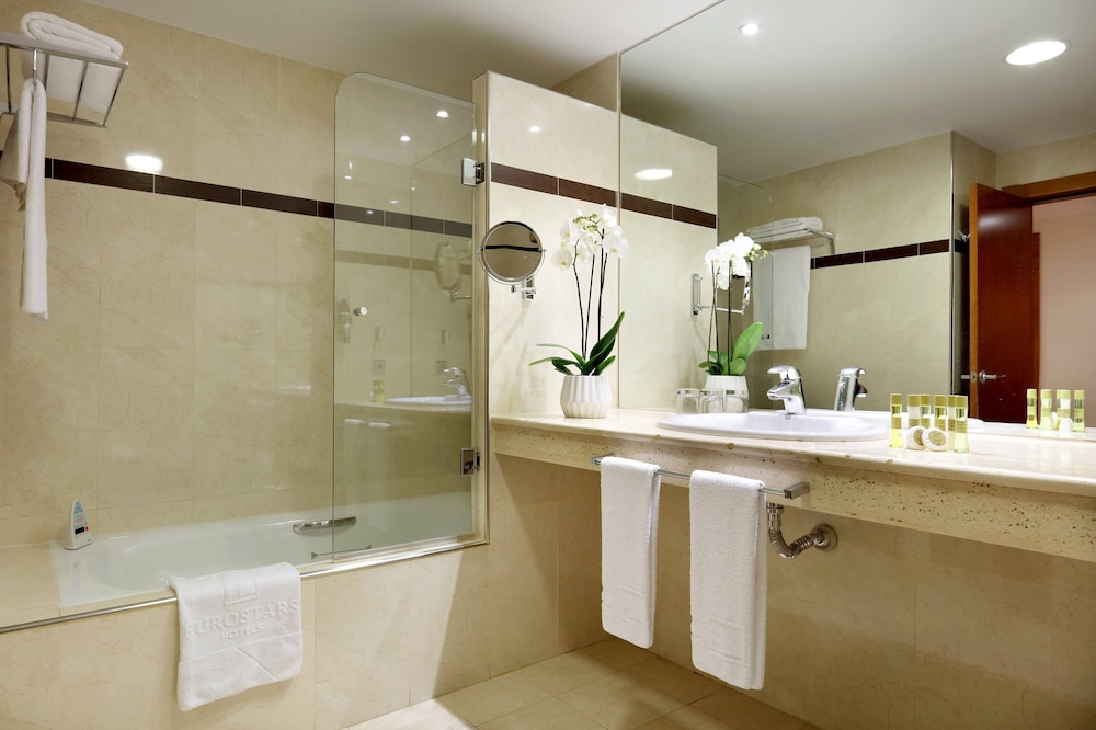 Suite, Jetted Tub thumbnail 5