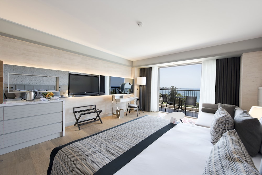 Deluxe Room Direct Sea View
