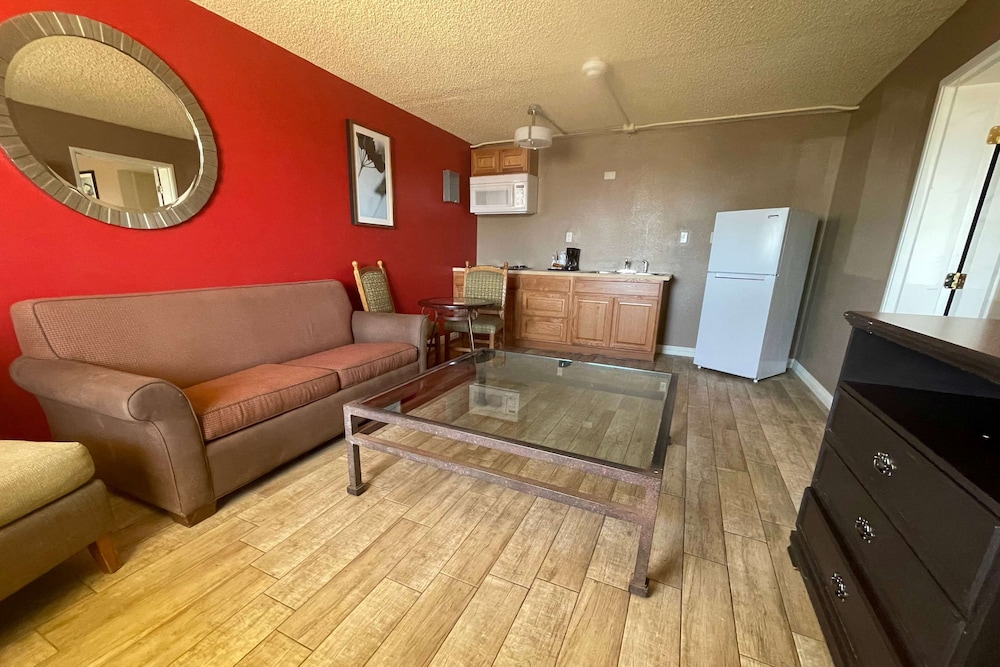 2 King Beds, Deluxe Suite, Kitchenette, Non-Smoking - Photo 4