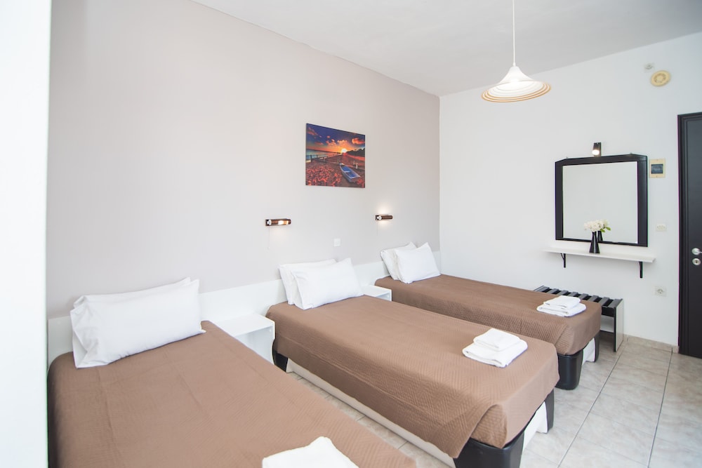 Superior Triple Room photo 2