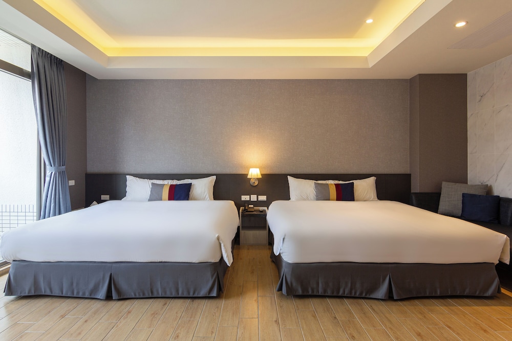 Deluxe Quadruple Room, 2 Queen Beds photo 2