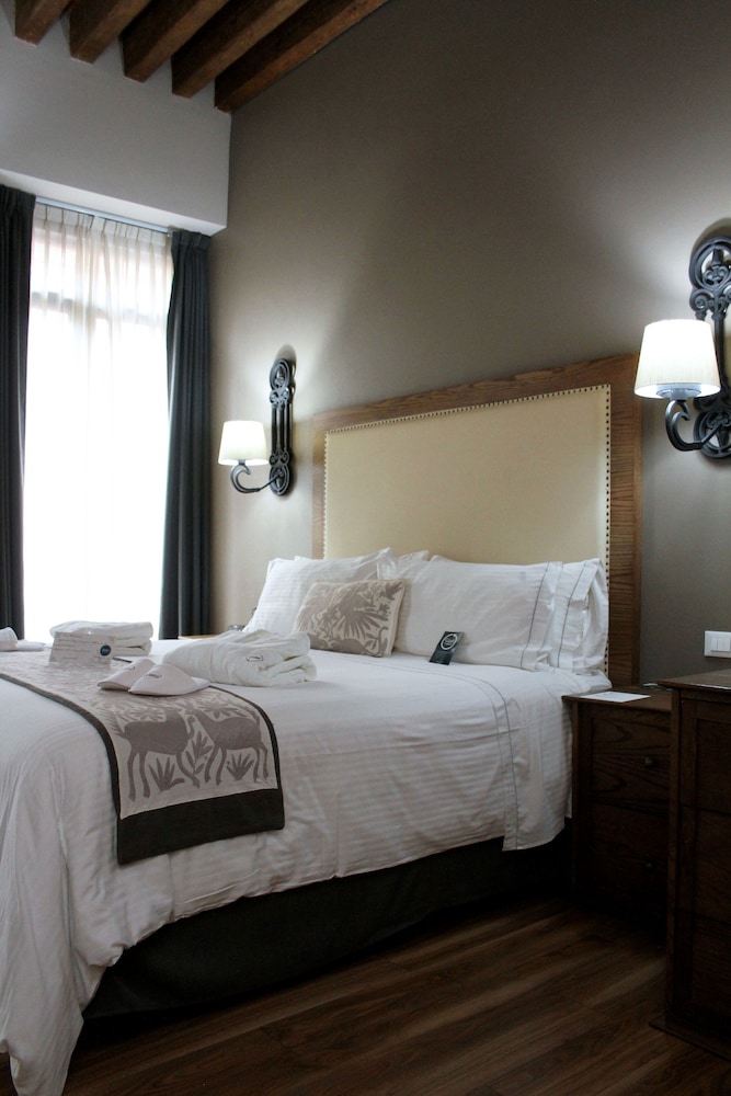 Executive Room, 1 King Bed, Balcony, City View