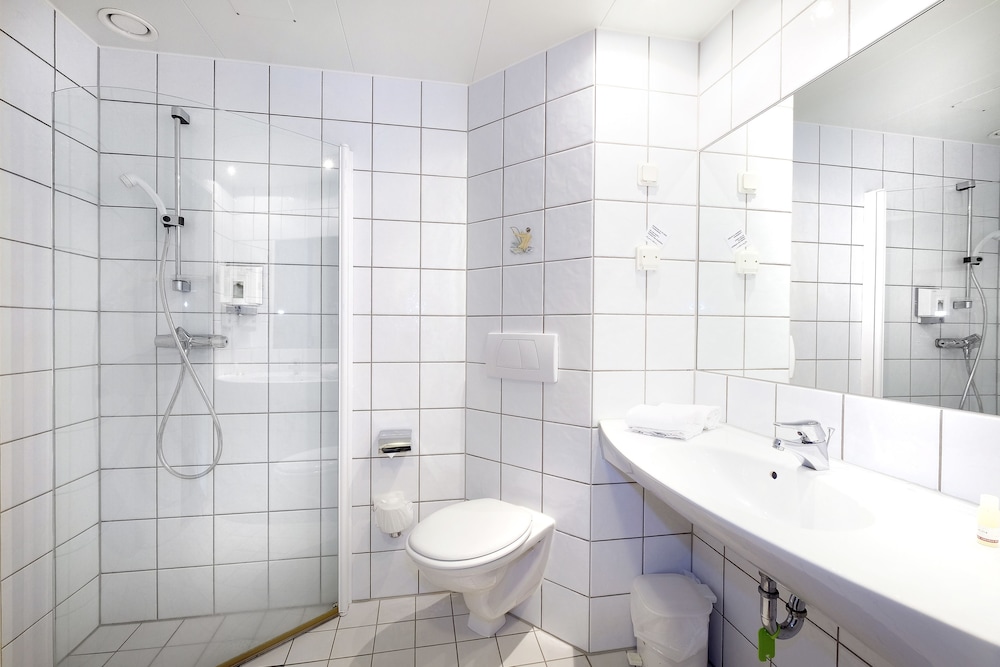 Standard Double or Twin Room - Photo 4