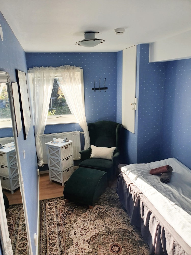 Single Room, Shared Bathroom photo 3