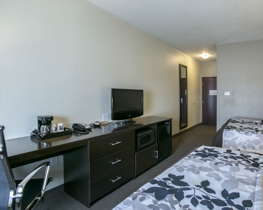 Standard Room, 2 Queen Beds, Non Smoking - Photo 3