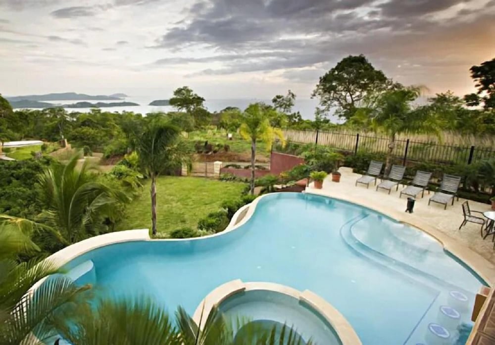 Villa photo 2