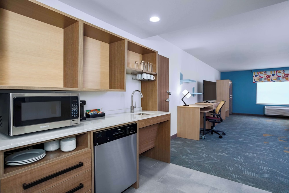 Suite, 1 King Bed, Accessible (Hearing) - Photo 4