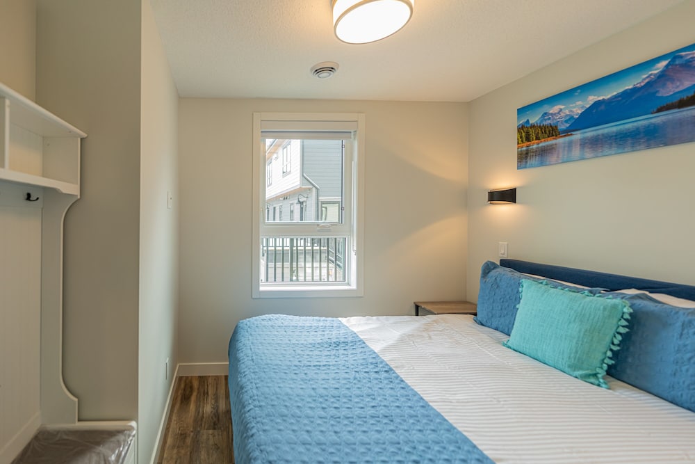 Luxury Townhome, Hot Tub, Mountain View photo 3