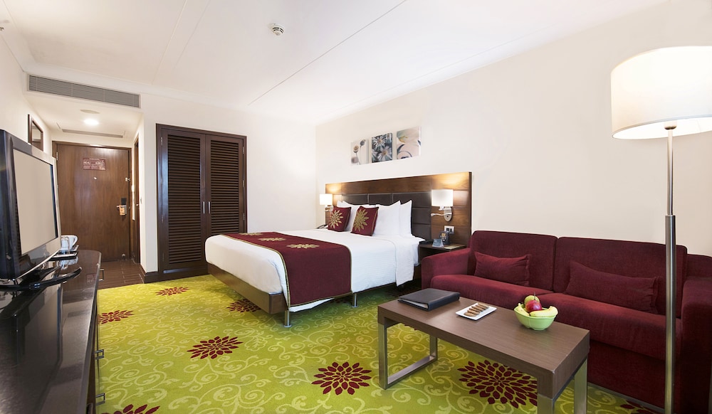 Room, 1 King Bed, Accessible thumbnail 5