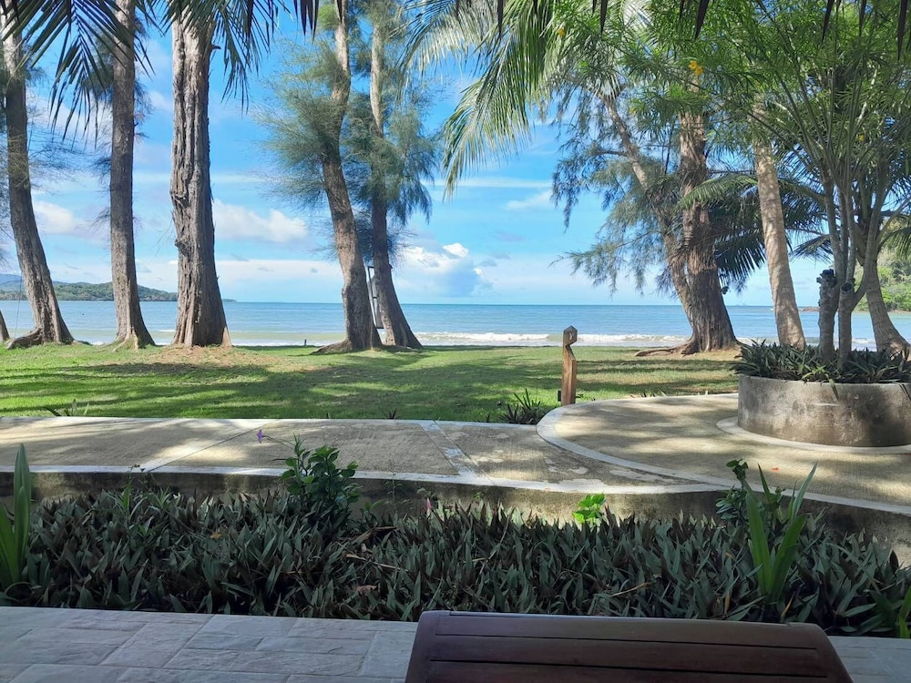 Beachfront Bungalow - Photo 7