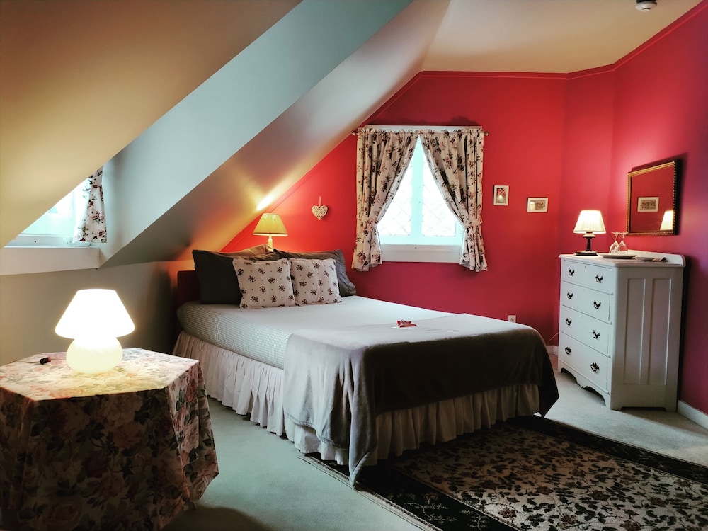 Chambord - Superior Room, 1 Queen Bed with Sofa bed, Private Bathroom
