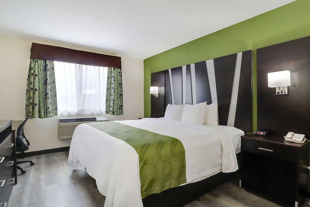 Suite, 1 Queen Bed with Sofa bed, Accessible, Non Smoking photo 1