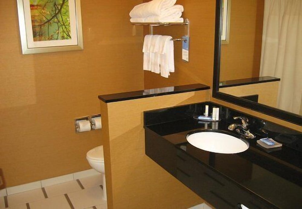 Room, 2 Queen Beds (Mobility Accessible, Tub) photo 2