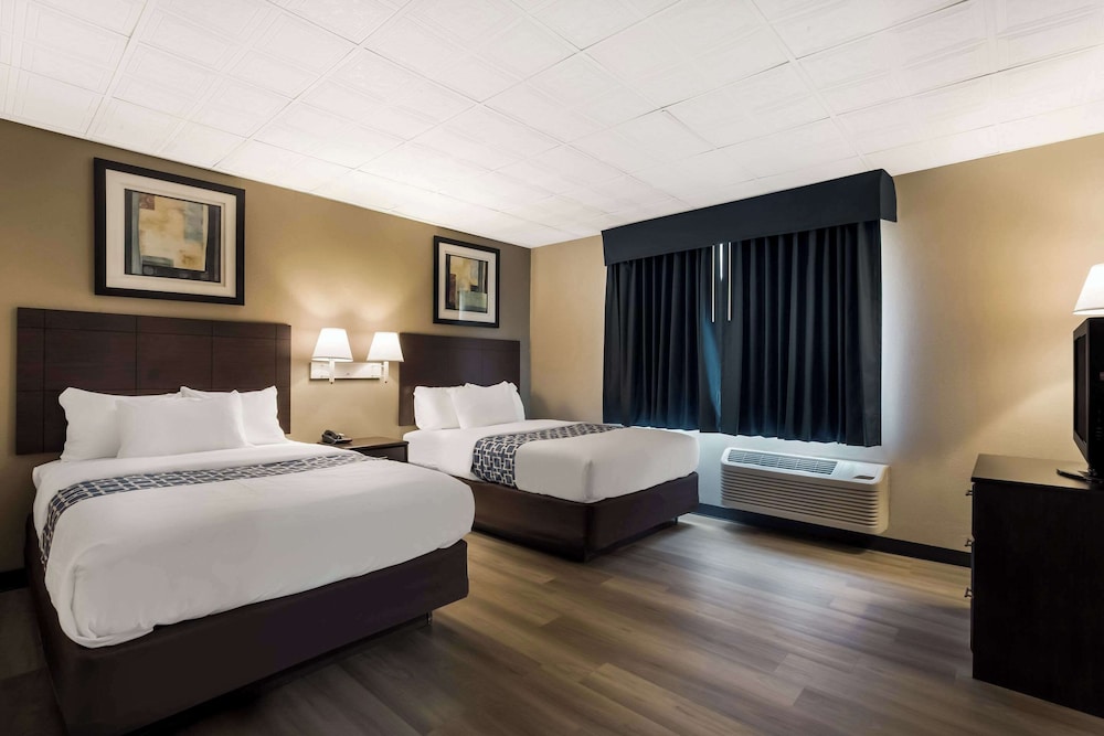 Standard Room, 2 Double Beds, Non Smoking - Photo 1