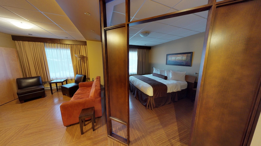 Suite, 1 King Bed photo 1