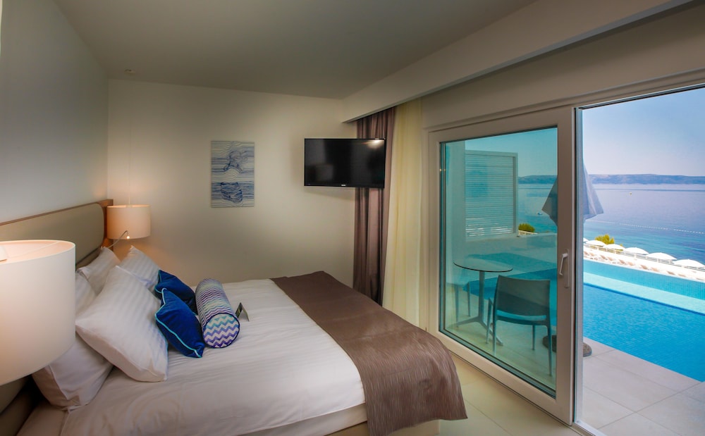 Standard Room Sea View Swim up