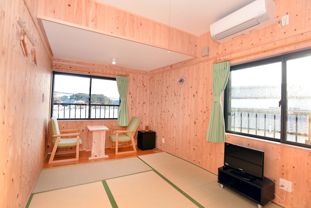 Standard Japanese Style Room photo 1
