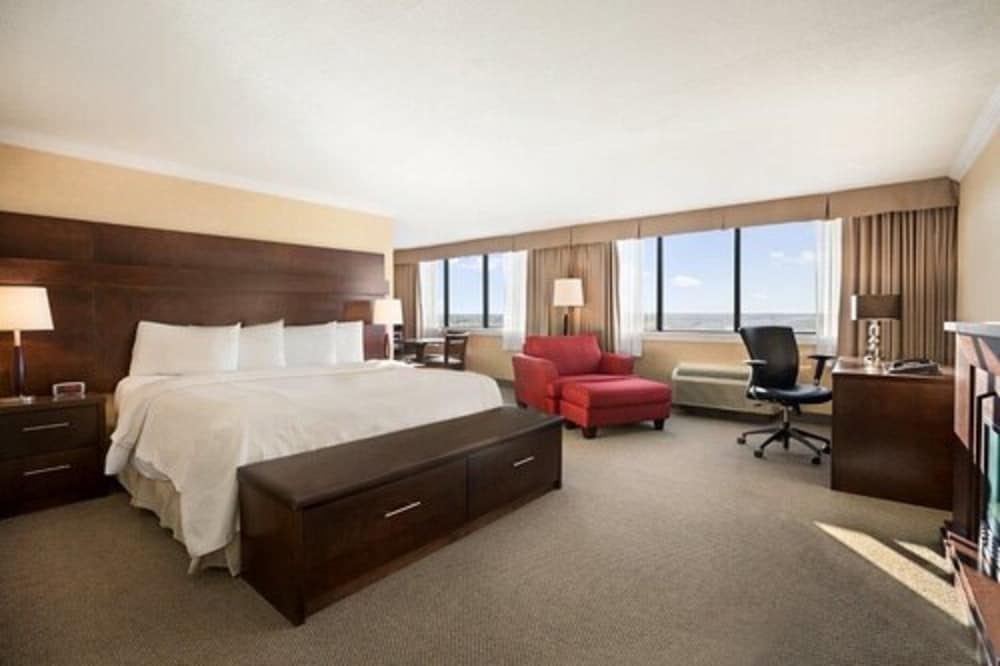 Executive Suite, 1 King Bed - Photo 1