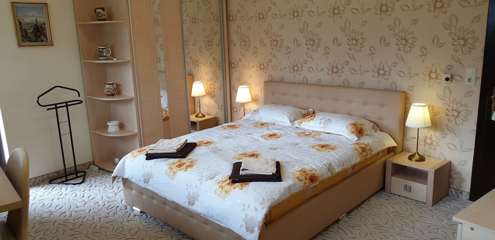 Comfort Double Room, 1 Queen Bed with Sofa bed, Balcony, Mountain View (Premium) photo 1