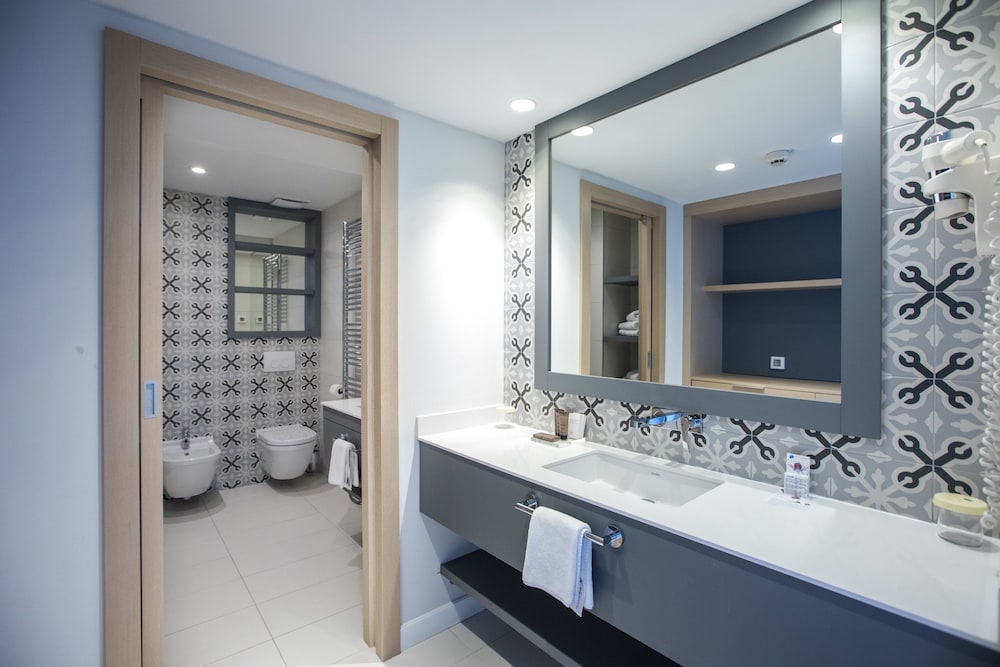 Junior Suite, Balcony, Sea View thumbnail 5