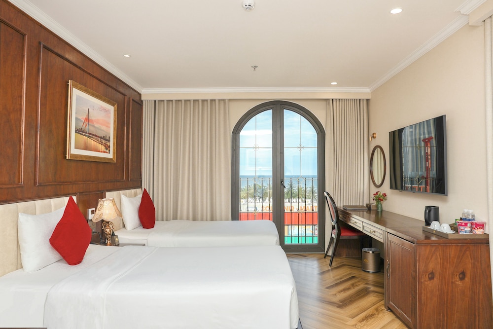 Triple Bathtub Partial Sea View (Afternoon Tea included) photo 3