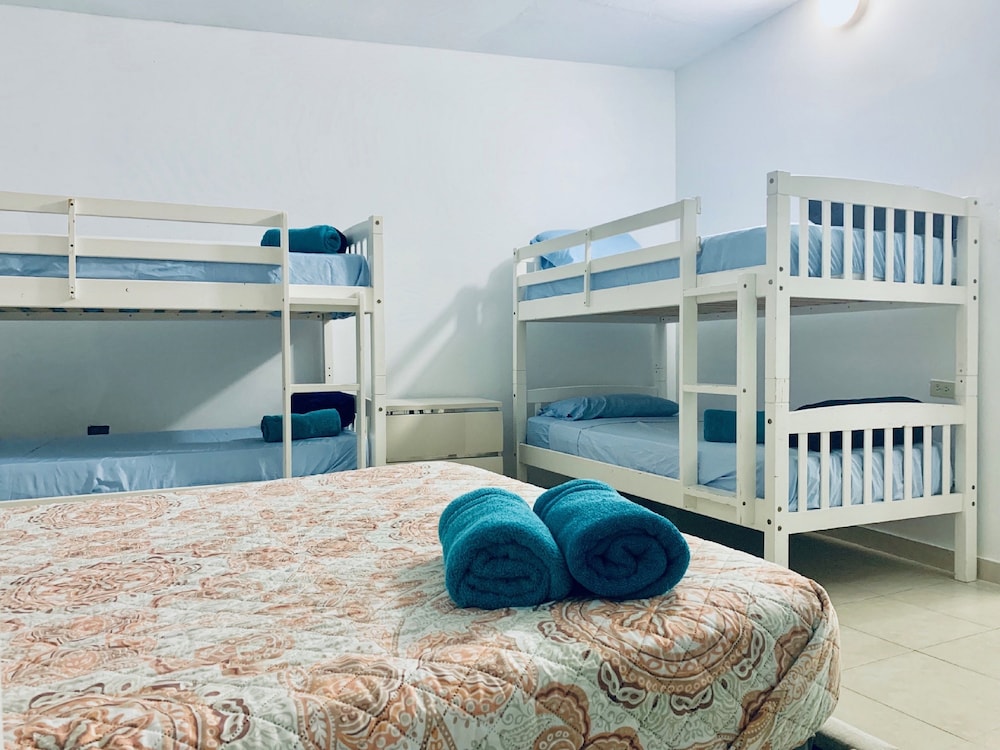 VA 201 Deluxe Views of the Atlantic, Family Suite / Kitchen / 1 Full Size  Bed and 2 Twin/Twin Bunk photo 3