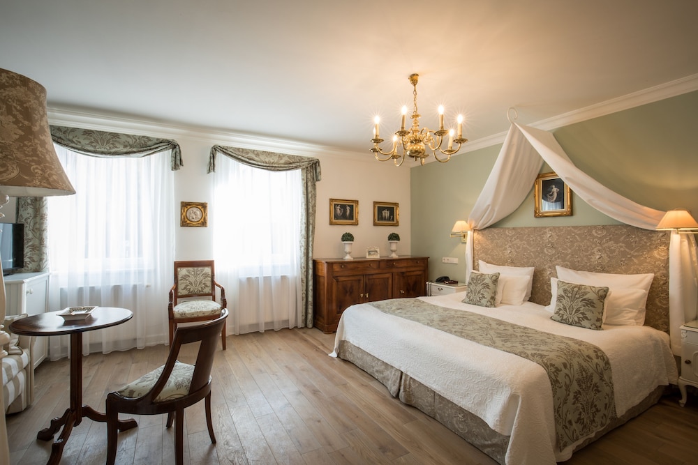 Deluxe Double Room - Photo 19