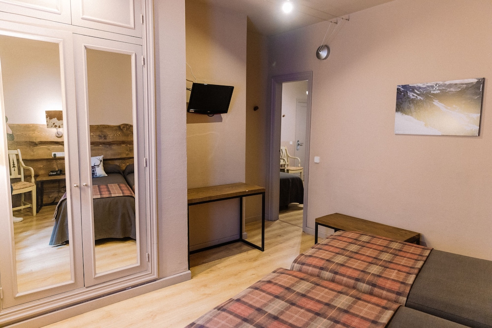 Family Room, 2 Bedrooms