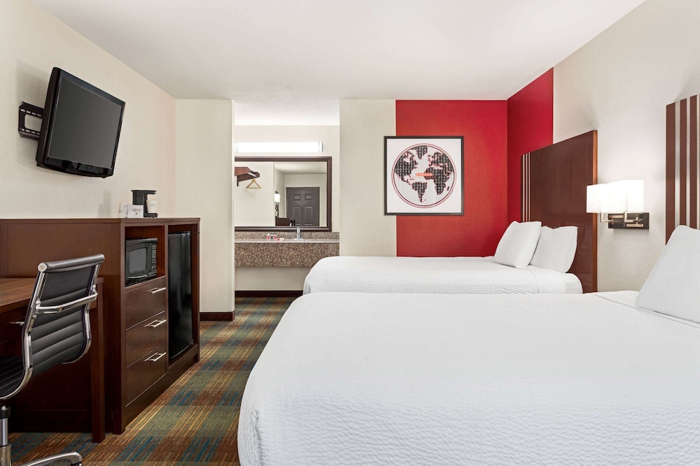Deluxe Room, 2 Queen Beds - Photo 1
