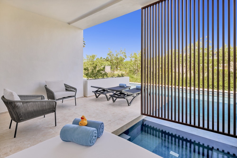 Aqua Junior Suite Swim-up Pool View - Photo 13