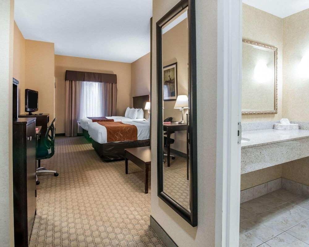Suite, 2 Queen Beds, Accessible, Non Smoking (Snhqq) photo 1
