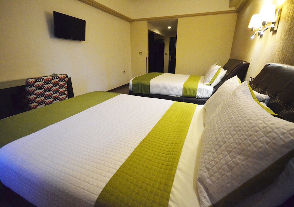 Executive Quadruple Room - Photo 6
