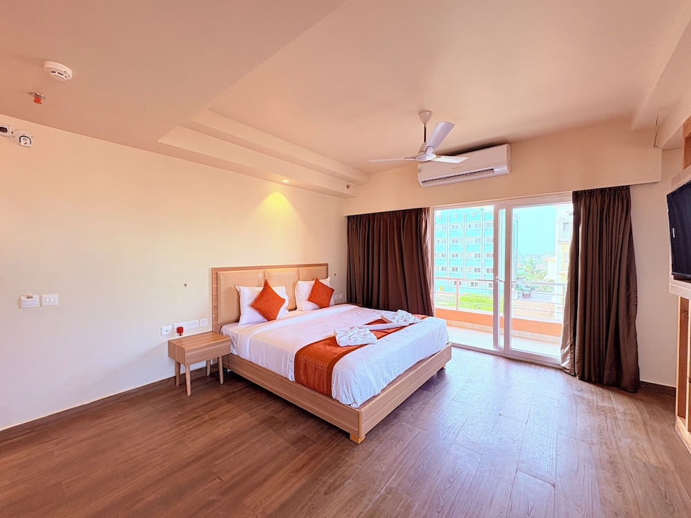 Deluxe Double Room, Balcony, City View