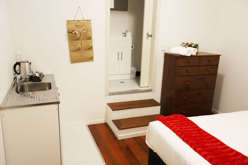 Studio, 1 Queen Bed photo 2
