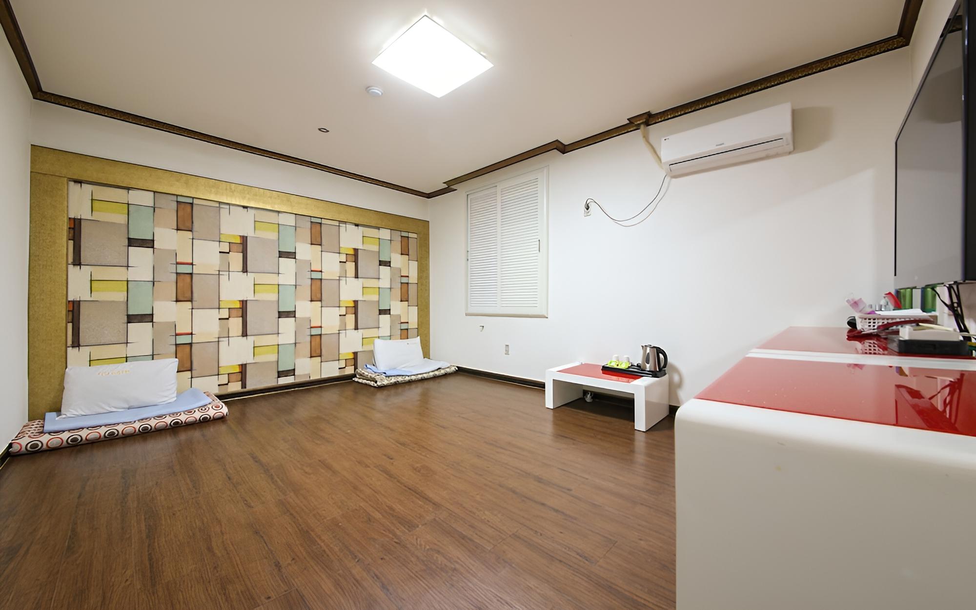 Room (On-dol) photo 1
