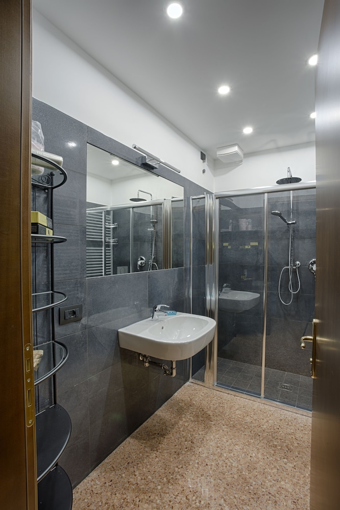 Premier Apartment photo 3