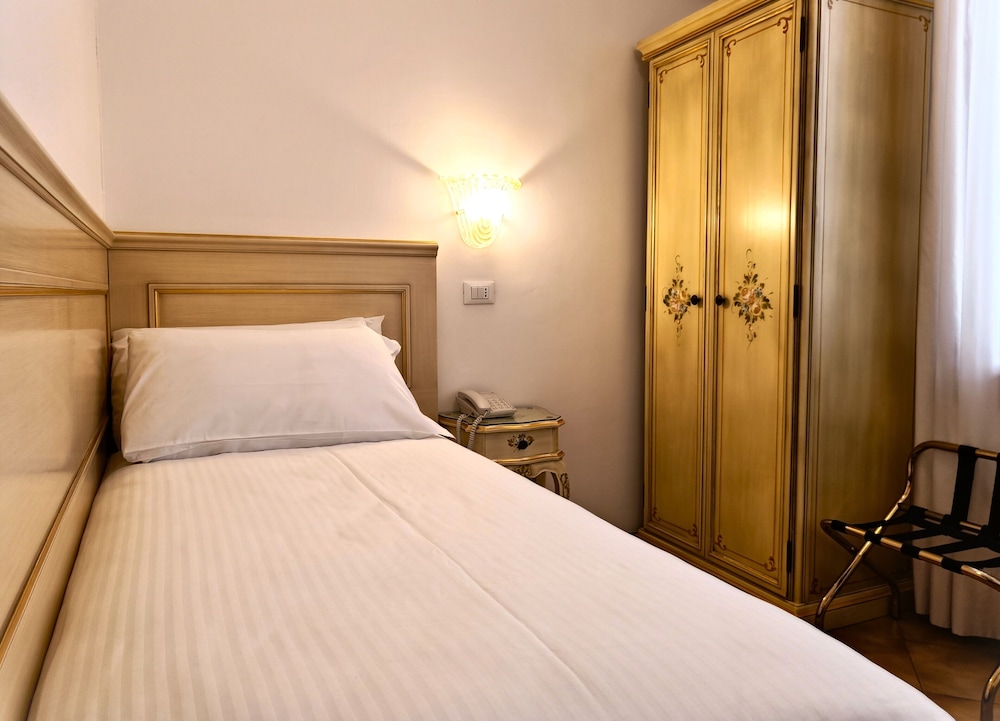 Single Room photo 1