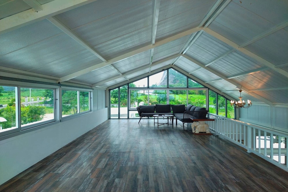 Penthouse - Photo 16