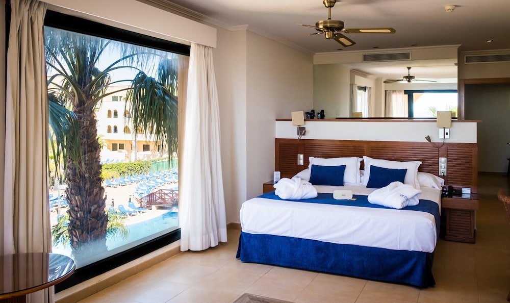 Suite, 1 Bedroom, Jetted Tub, Sea View photo 2