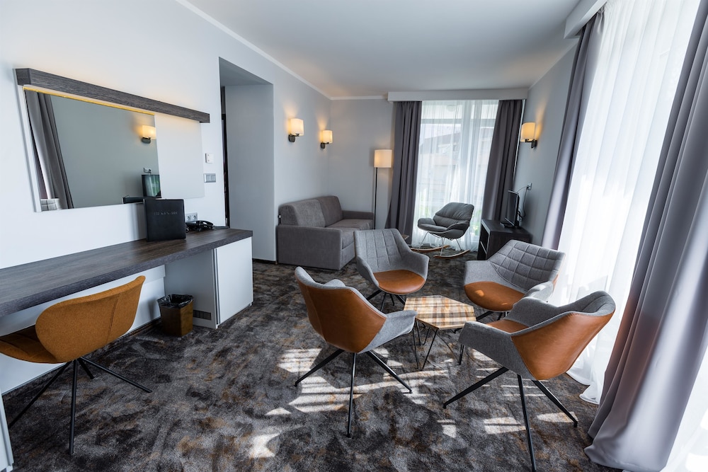 Family Suite, Multiple Beds, Non Smoking photo 3