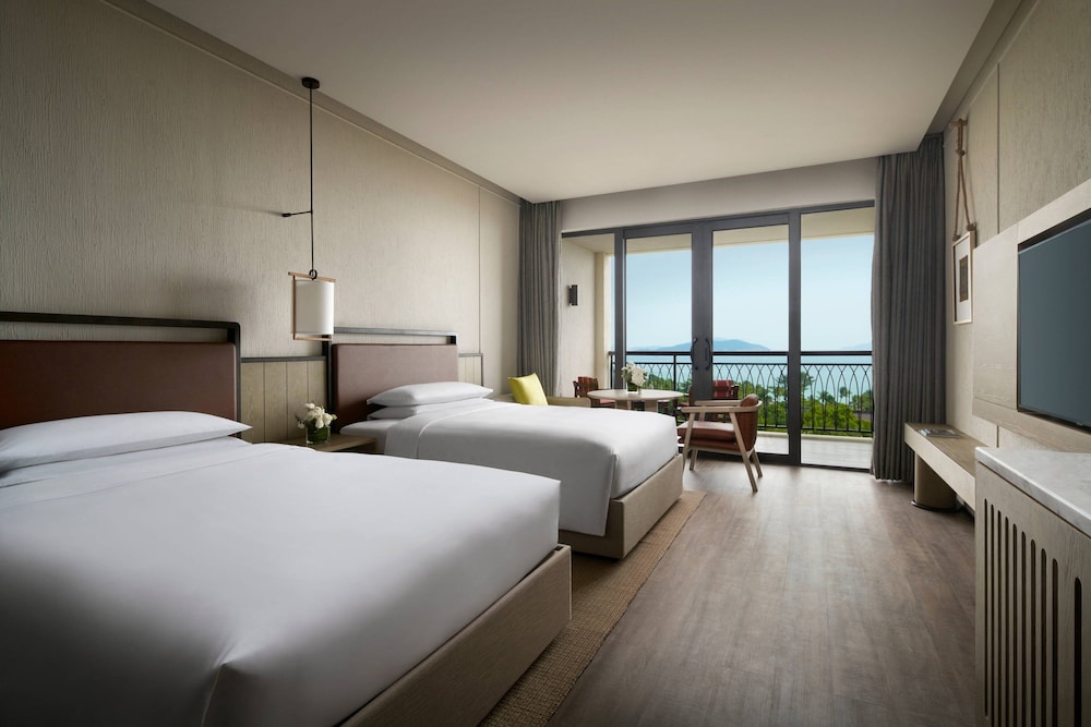 Room, 2 Double Beds, Ocean View photo 1