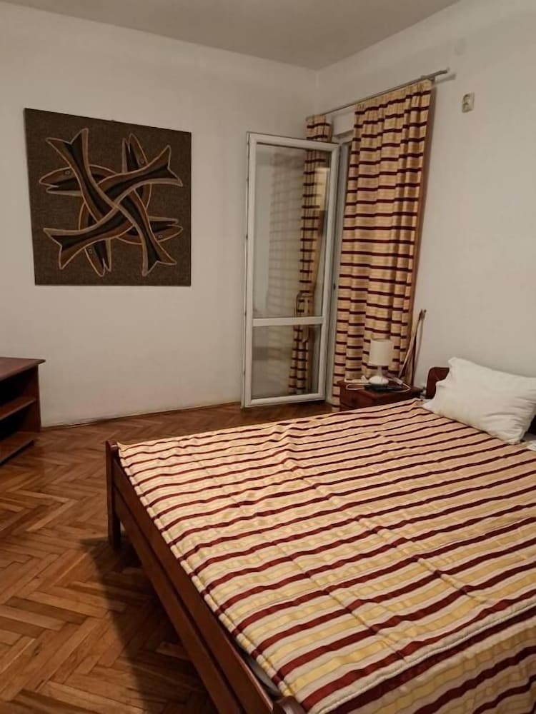 Basic Apartment photo 2